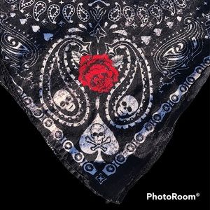 Skull & Roses Bandanna/scarf